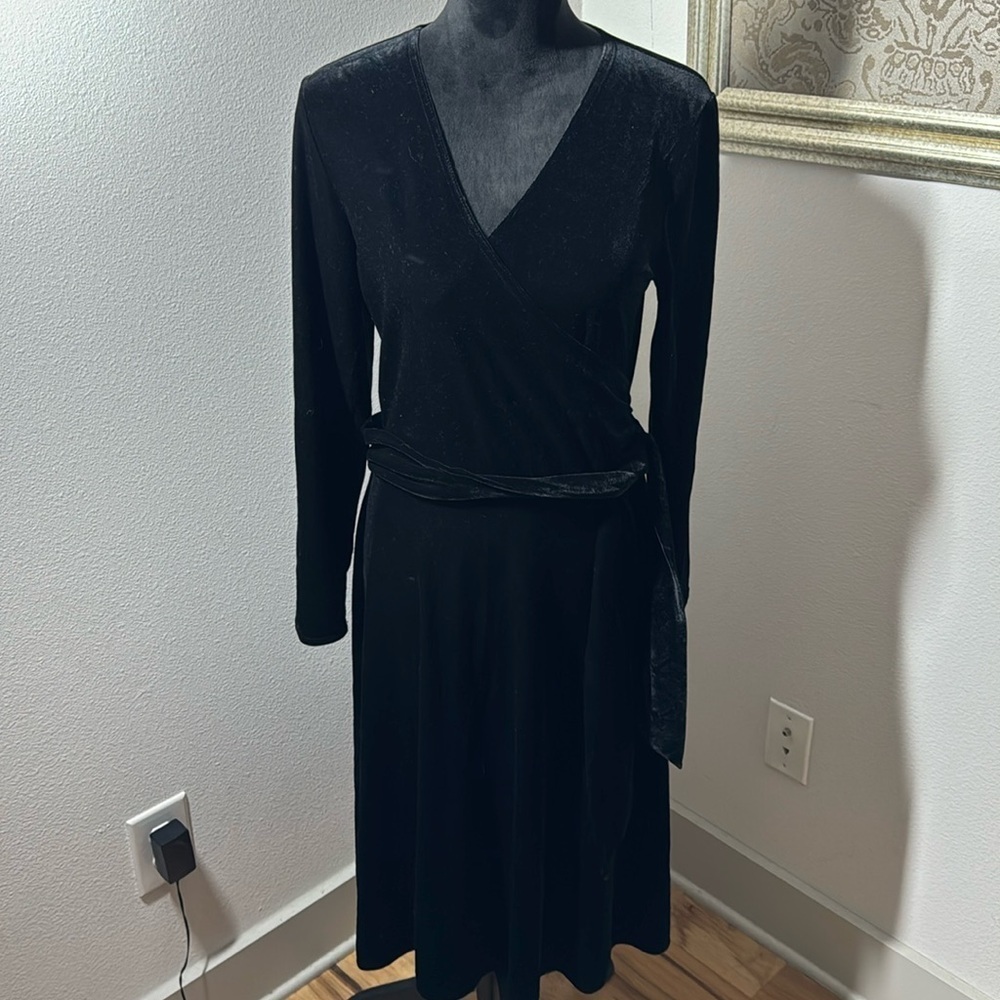 Talbots Sz 10 black velvet mock wrap‎ around V cleavage mid length dress